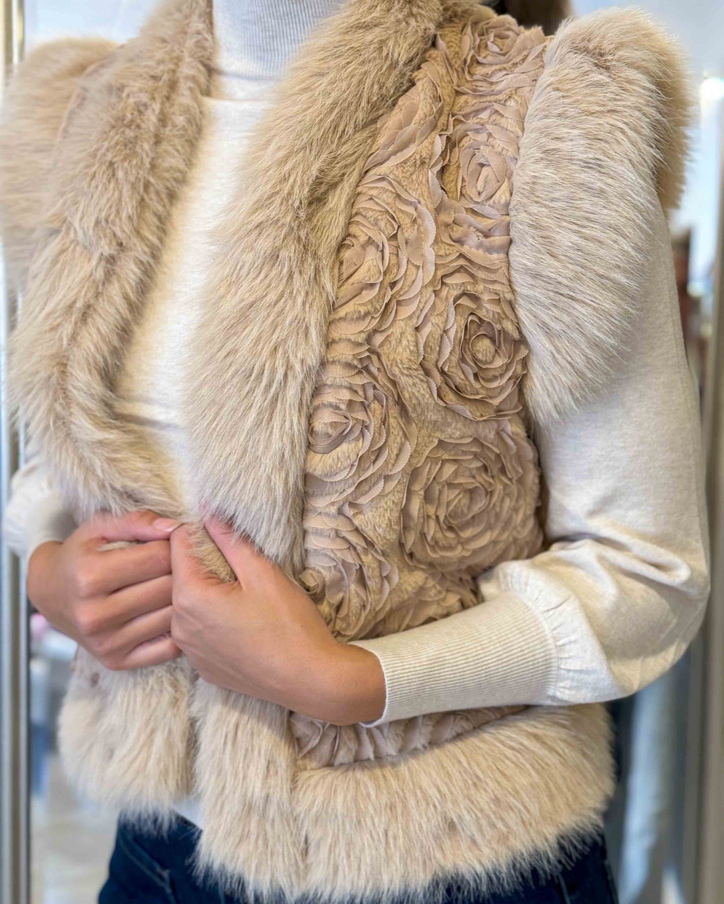 Gilet Fluffy Rose Zand