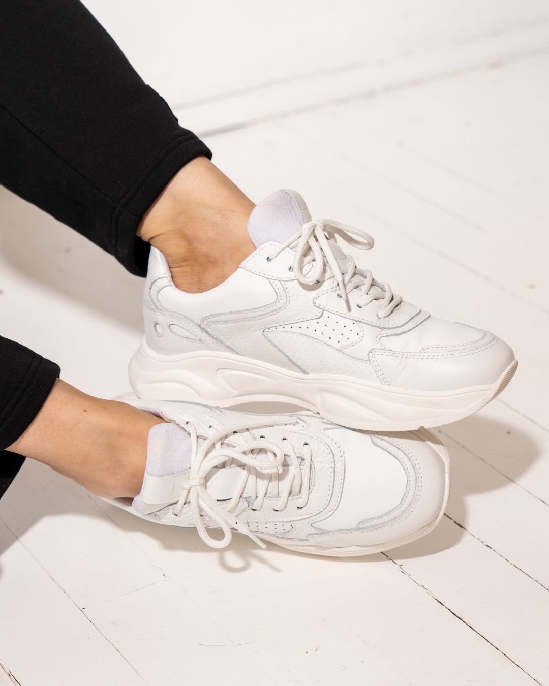 Juul & Belle Sneaker Capri White